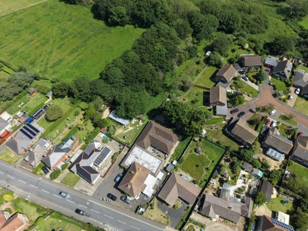 Lot: 172 - SUBSTANTIAL FREEHOLD 22-BEDROOM FORMER CARE HOME WITH POTENTIAL - View from above